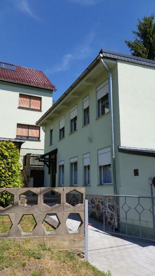 Ferienwohnung "Am Weinberg" باد شميديبرغ المظهر الخارجي الصورة
